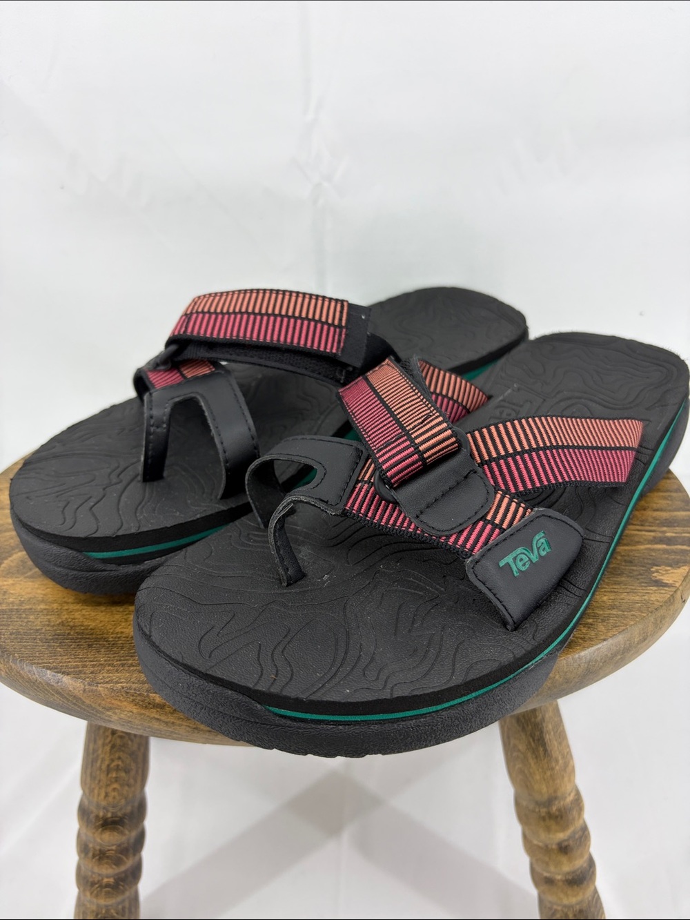 Like New! Teva Womens Revive 95 Slides Sandals Flip-flops Thongs, sz 9